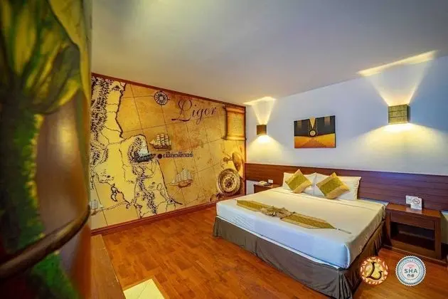 The Legend of muang Ligor Suite Room