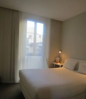 Standard Tek Büyük Yataklı Oda