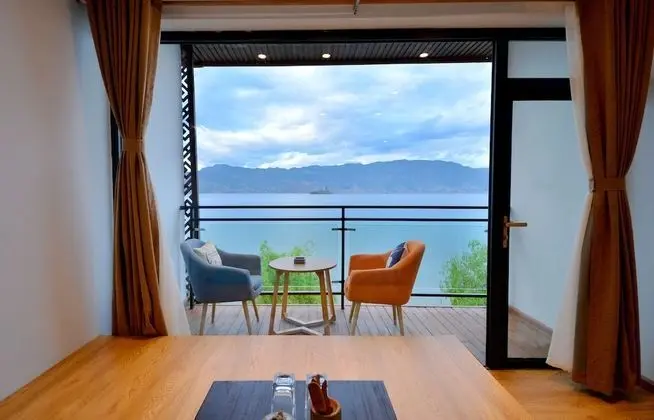 Deluxe Çatı Katı (Loft), Göl Manzaralı