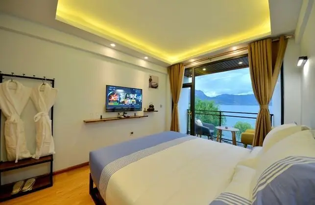 Deluxe Tek Büyük Yataklı Oda, Göl Manzaralı