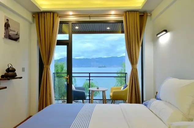 Deluxe Tek Büyük Yataklı Oda, Göl Manzaralı