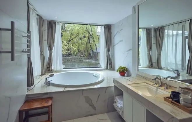 Deluxe Tek Büyük Yataklı Oda, Bahçe Manzaralı