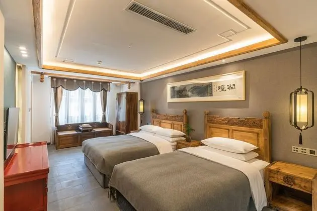 Premium Üç Kişilik Oda, Birden Çok Yatak, Küvet, Bahçe Manzaralı