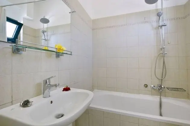 Standard Stüdyo, Havuz Manzaralı
