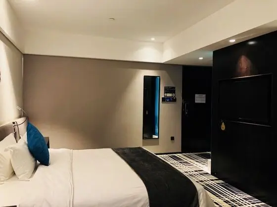 Exclusive Tek Büyük Yataklı Oda