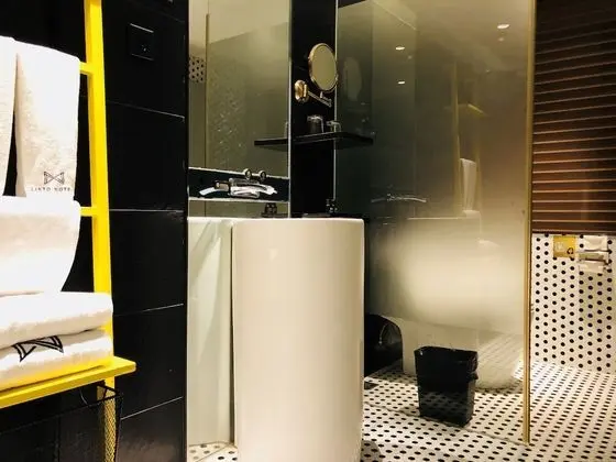 Exclusive Tek Büyük Yataklı Oda
