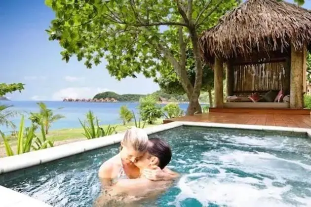 Deluxe Bungalov, Denize Sıfır