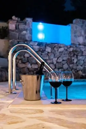 Villa (2 Bedroom Villa with Pool and Hot Tub)