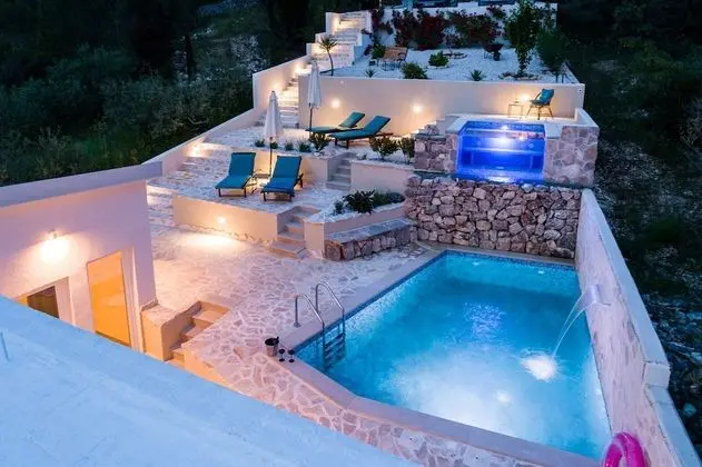 Villa (2 Bedroom Villa with Pool and Hot Tub)