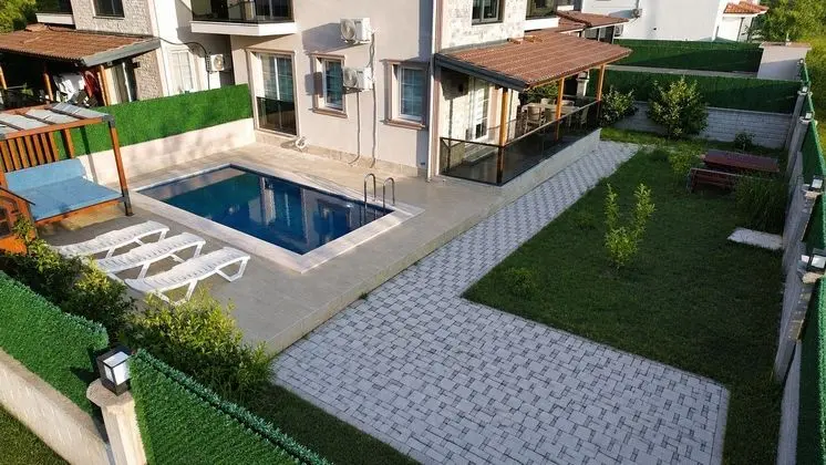 Villa, Havuz Manzaralı, Balkon veya Teraslı