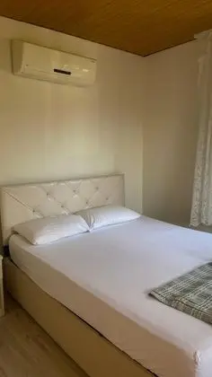 Triple, Bahçe Manzaralı