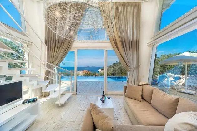 Özel Havuzlu Ev, Deniz Manzaralı