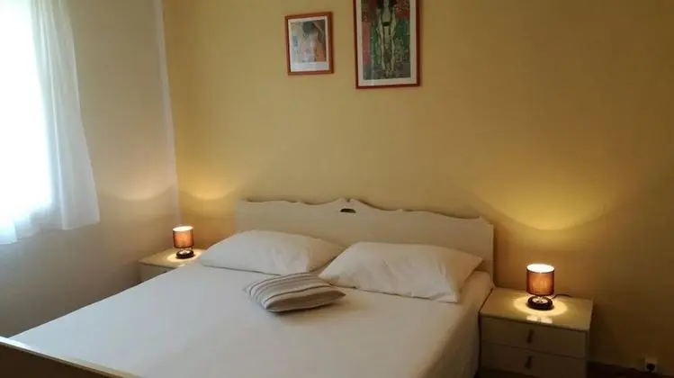 Apart Daire (Lilac - 100m from pebble beach - A1(6)