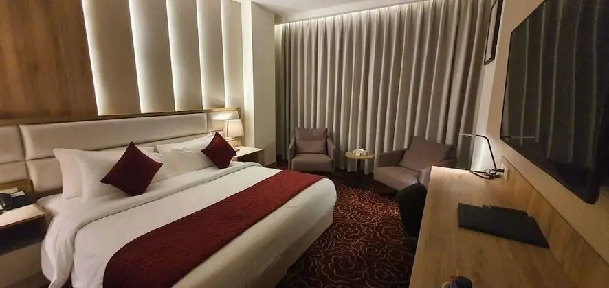 Deluxe Tek Büyük Yataklı Oda