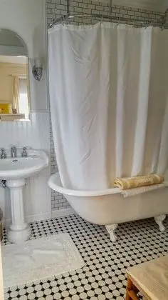 Superior Süit, Birden Çok Yatak, Banyolu/Duşlu, Bahçe Manzaralı (Room 7 Albert's Room)