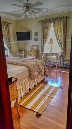 Superior Tek Büyük Yataklı Oda, 1 Büyük (Queen) Boy Yatak, Bahçe Manzaralı (Room 9 Gardener's Room)