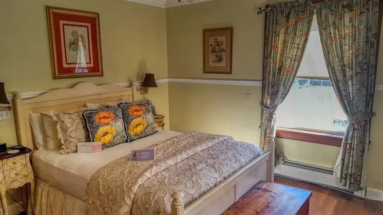 Superior Tek Büyük Yataklı Oda, 1 Büyük (Queen) Boy Yatak, Bahçe Manzaralı (Room 9 Gardener's Room)