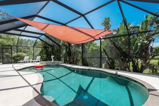 Ev (Lilac Mid-Century Pool Home)
