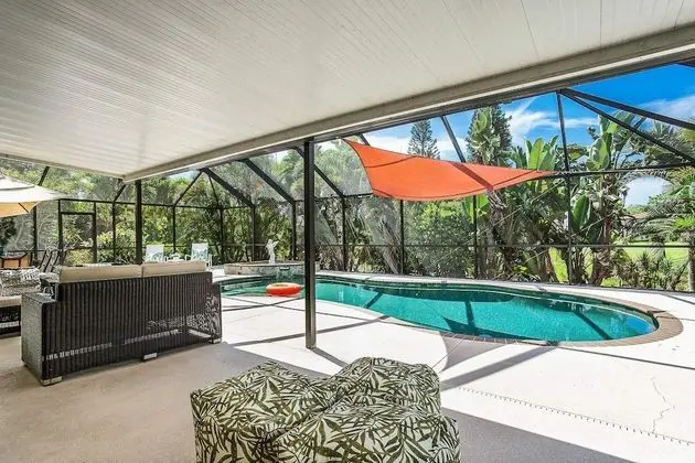 Ev (Lilac Mid-Century Pool Home)