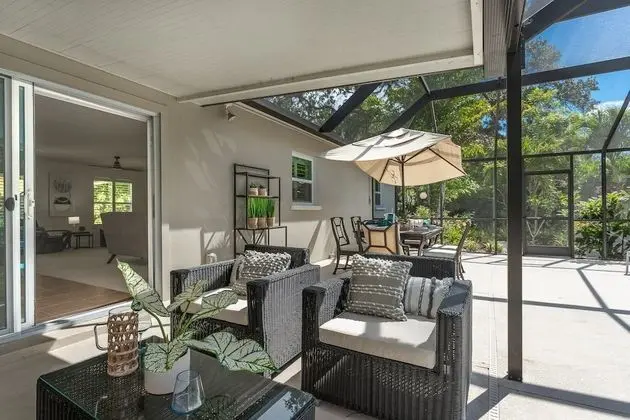Ev (Lilac Mid-Century Pool Home)