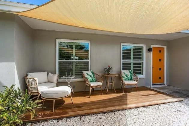 Ev (Lilac Mid-Century Pool Home)