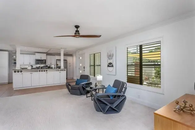 Ev (Lilac Mid-Century Pool Home)