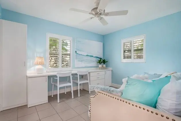 Ev (Lilac Mid-Century Pool Home)