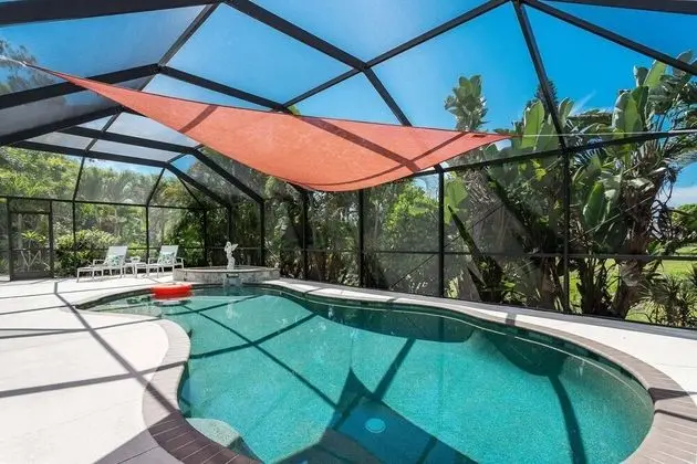 Ev (Lilac Mid-Century Pool Home)