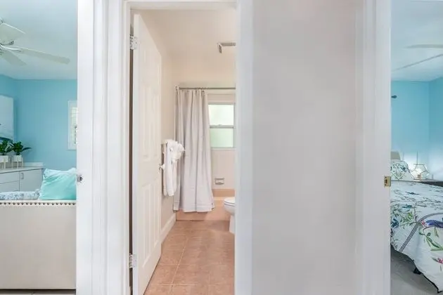 Ev (Lilac Mid-Century Pool Home)