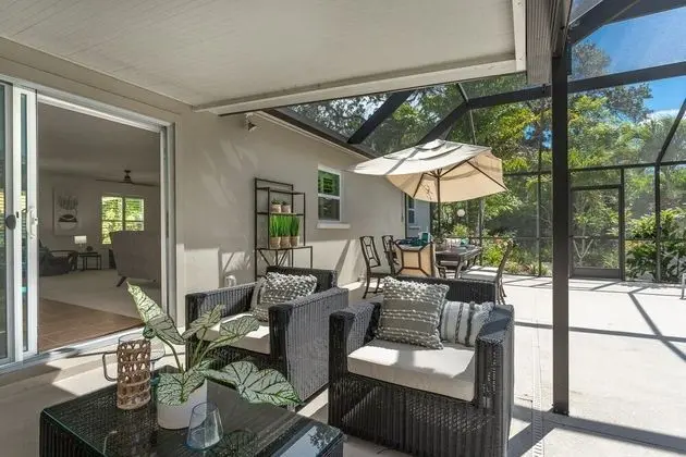 Ev (Lilac Mid-Century Pool Home)