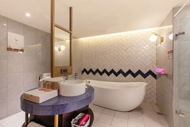 Deluxe Tek Büyük Yataklı Oda