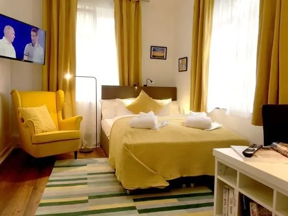 Tek Büyük Yataklı Oda (Das Gelbe Zimmer)