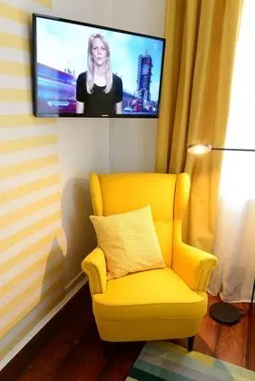 Tek Büyük Yataklı Oda (Das Gelbe Zimmer)