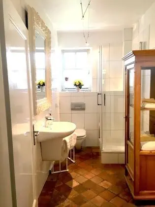 Tek Büyük Yataklı Oda (Das Gelbe Zimmer)