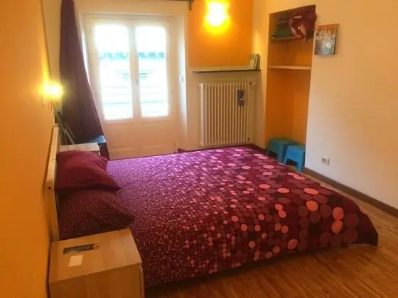 Basic Tek Büyük Yataklı Oda, 1 Yatak Odası, Sigara İçilmez, Ortak Banyo (Bordeaux)