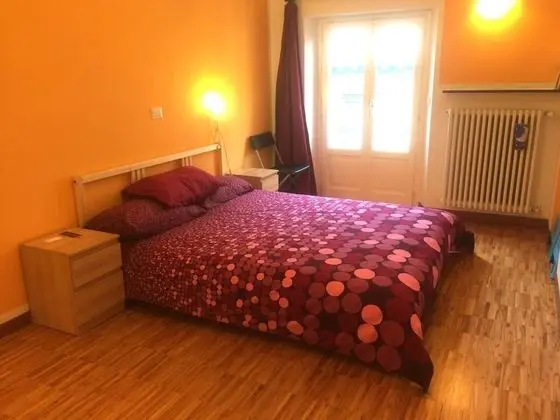 Basic Tek Büyük Yataklı Oda, 1 Yatak Odası, Sigara İçilmez, Ortak Banyo (Bordeaux)