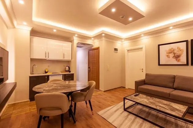 Comfort Süit, 1 Çift Kişilik Yatak ve Çekyat, Sigara İçilebilir, Avlu Manzaralı