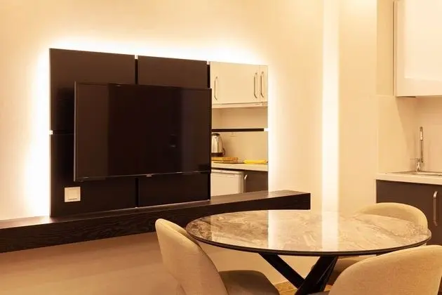 Comfort Süit, 1 Çift Kişilik Yatak ve Çekyat, Sigara İçilebilir, Avlu Manzaralı