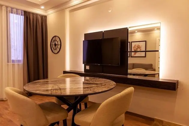 Comfort Süit, 1 Çift Kişilik Yatak ve Çekyat, Sigara İçilebilir, Avlu Manzaralı