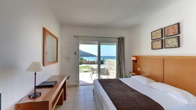 Comfort Tek Büyük Yataklı Oda, Teras, Kısmi Deniz Manzaralı