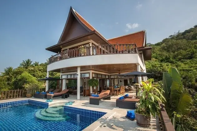 4 Bedrooms Villa