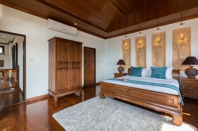 4 Bedrooms Villa