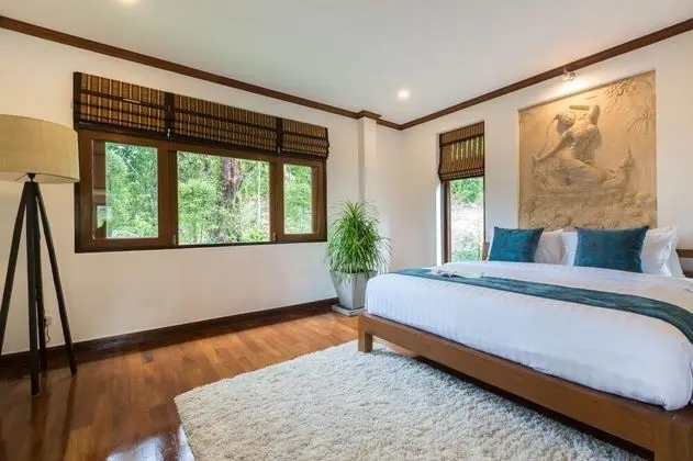 4 Bedrooms Villa