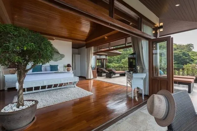 4 Bedrooms Villa