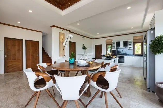 4 Bedrooms Villa
