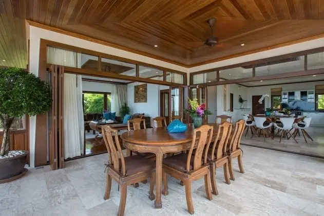 4 Bedrooms Villa