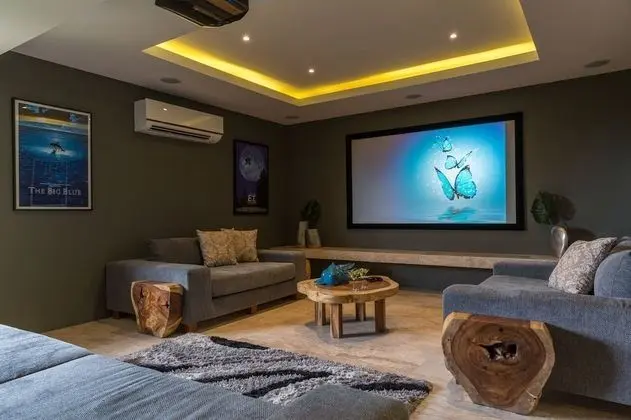 4 Bedrooms Villa