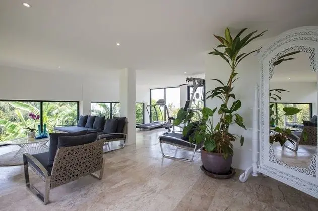 4 Bedrooms Villa
