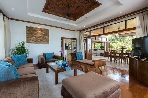 4 Bedrooms Villa