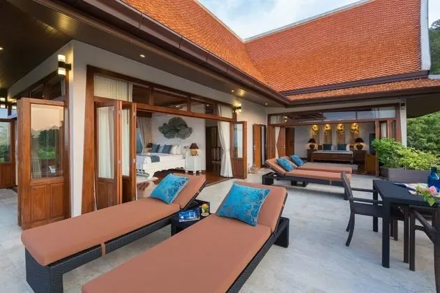 4 Bedrooms Villa